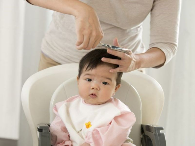Kiểu tóc tém năng động cho bé gái sơ sinh