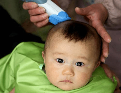 Kiểu tóc trái đào ngộ nghĩnh cho bé trai sơ sinh