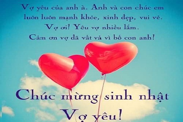 Vợ chồng hạnh phúc nhận lời chúc mừng sinh nhật ý nghĩa