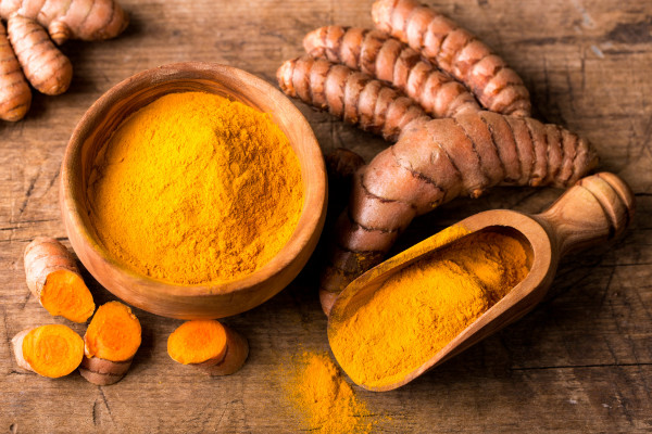 Lợi ích của việc uống tinh bột nghệ trị nám từ bên trong