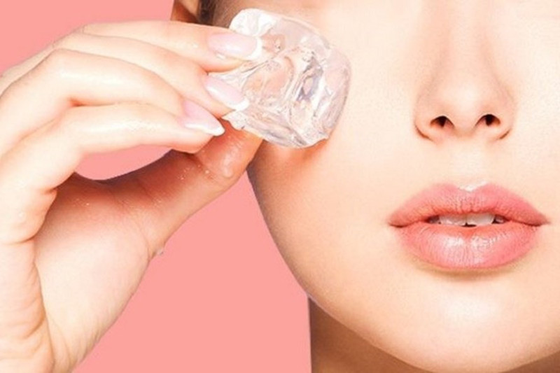 Lột mụn xong nên làm gì để làm dịu da? Chườm đá lạnh là giải pháp hiệu quả