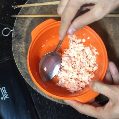 Tán nhuyễn thịt cá hồi