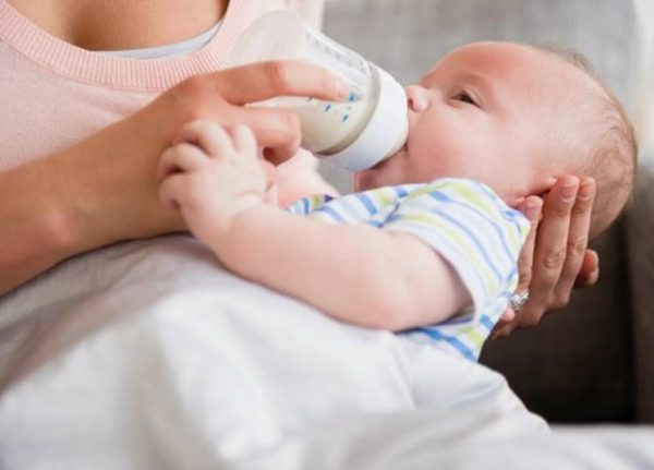 Thời gian biểu cho bé 6 tháng mẹ đi làm