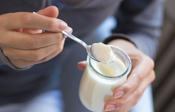 Lưu ý quan trọng khi cho bé ăn sữa chua bao nhiêu là đủ và đúng cách