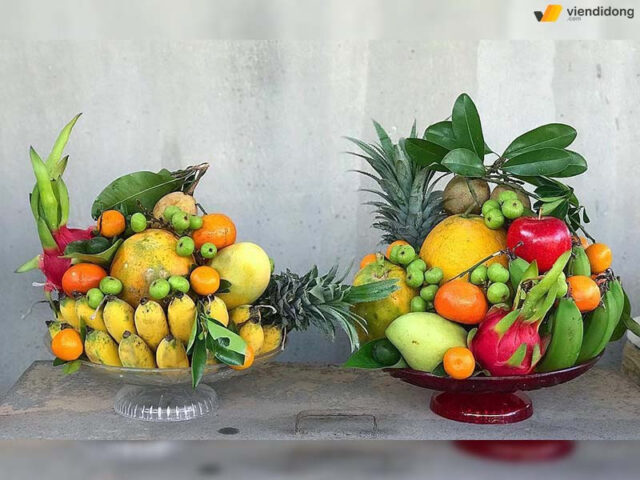 Mâm ngũ quả ngày Tết đẹp đặc trưng của miền Bắc, với đa dạng hoa quả tươi ngon được sắp xếp cân đối