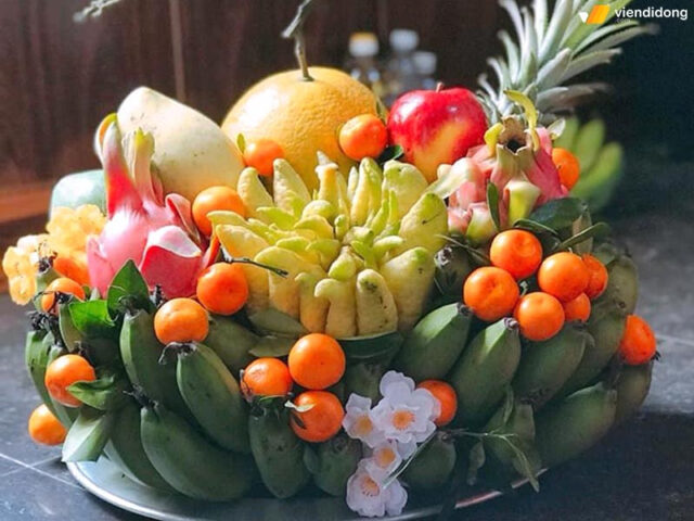 Mâm ngũ quả ngày Tết đẹp với cách trang trí hiện đại, sống động và độc đáo, phù hợp cho những gia đình ưa thích sự sáng tạo