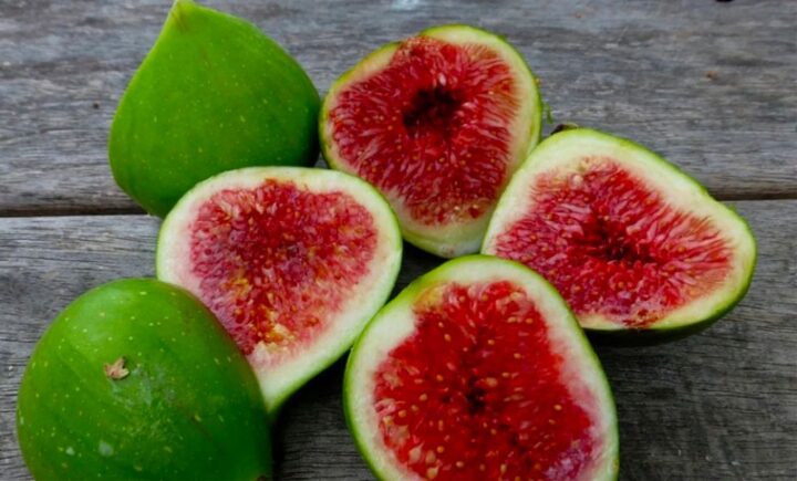 Mâm ngũ quả ngày Tết miền Nam với trái sung
