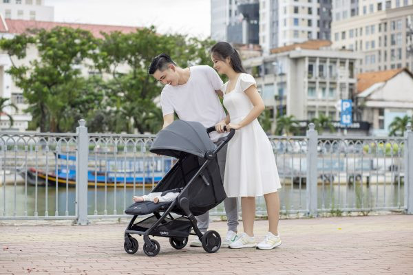 Màn che xe đẩy Ergobaby Metro Compact City Stroller rộng, chống nắng, chống tia UV, lưu thông không khí