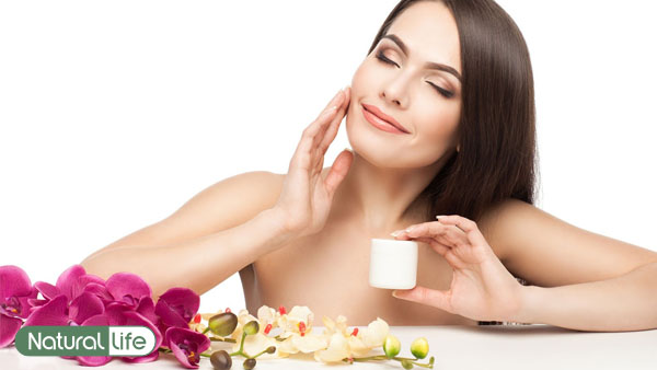 Cách đắp mặt nạ hoa hồng trị rám nắng và dưỡng ẩm