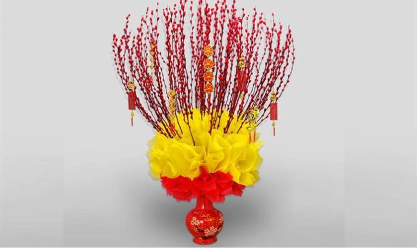 Mẫu cách cắm hoa bàn thờ đẹp với hoa lay ơn và lá xanh, tạo điểm nhấn ấn tượng