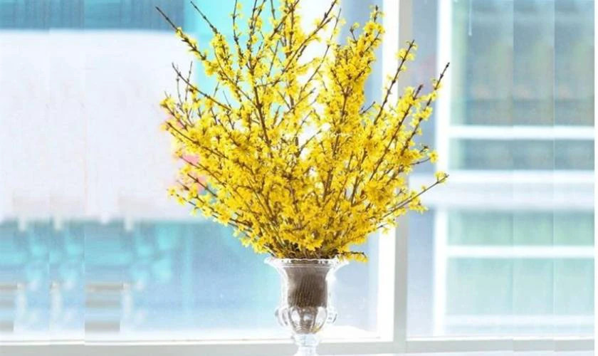 Mẫu cắm hoa lay ơn màu cam đất, thể hiện cách cắm hoa bàn thờ đẹp hiện đại và trang nhã