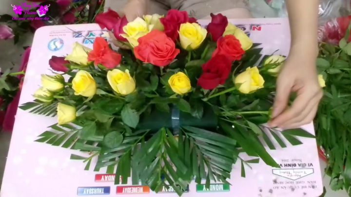 Cách Cắm Hoa Hồng Để Bàn: Bí Quyết Đơn Giản, Tinh Tế