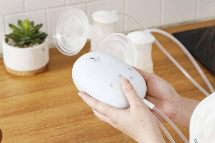 Máy hút sữa và bình sữa, những vật dụng quan trọng trong danh sách đi sinh cần chuẩn bị cho mẹ và bé