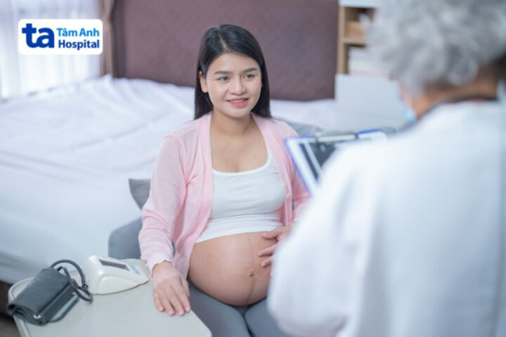 Mẹ bầu bị sốt cần tuân thủ phác đồ điều trị của bác sĩ