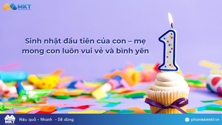Mẹ ôm con gái 1 tuổi trong không gian trang trí sinh nhật lãng mạn
