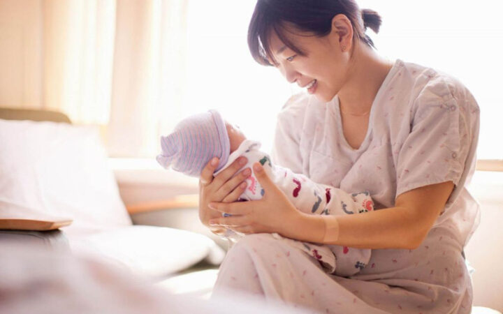 Mẹ sau sinh uống tinh bột nghệ với sữa ông thọ giúp tăng cường sức khỏe
