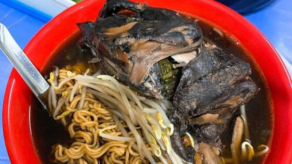 Mì gà tần nóng hổi bổ dưỡng