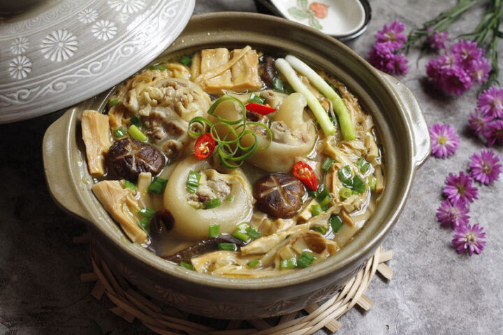 Móng giò hầm giúp mẹ sau sinh lợi sữa