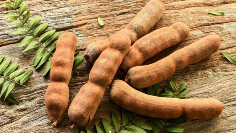 Một bát me và sấu ngâm gừng, trông rất hấp dẫn