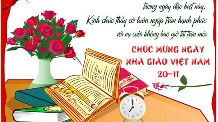 Một nhóm học sinh nhỏ tuổi tặng hoa và thiệp cho cô giáo của mình, biểu lộ lòng biết ơn và sự kính trọng trong ngày Nhà giáo Việt Nam.