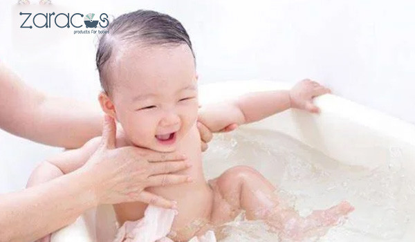 Cách Tắm Cho Trẻ Sơ Sinh Bằng Sữa Tắm Đúng Chuẩn Y Tế