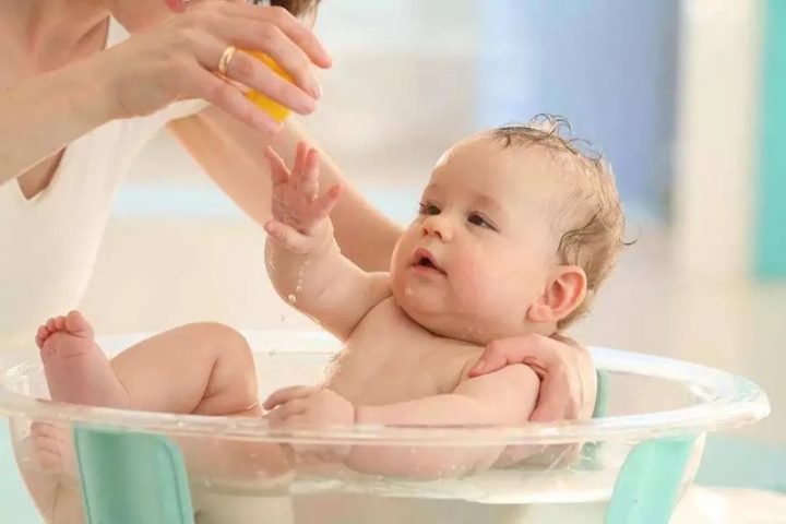 Hướng Dẫn Chi Tiết Cách Tắm Cho Bé Sơ Sinh Đúng Chuẩn