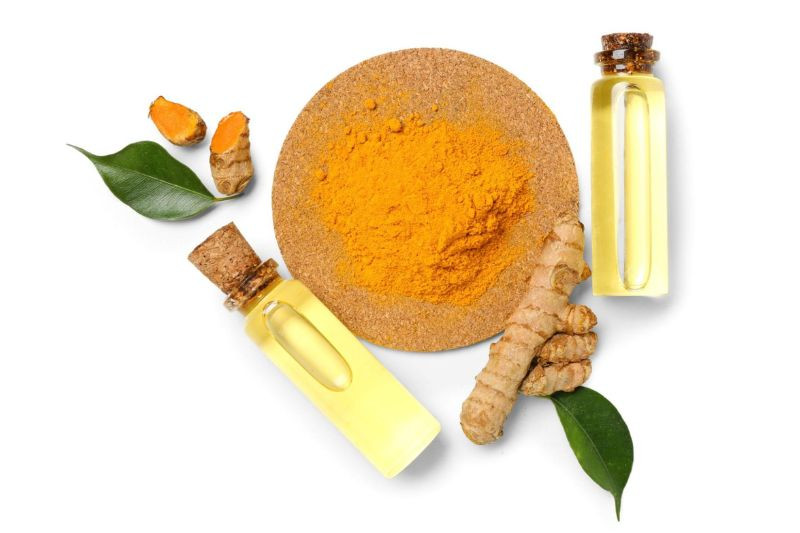 Người phụ nữ hạnh phúc sau khi trị nám bằng tinh bột nghệ sớm làm sáng da và đều màu