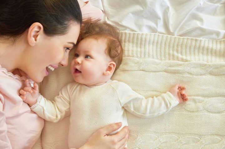 Nguyên nhân mụn sữa ở trẻ sơ sinh: Ảnh bé sơ sinh với da nhạy cảm