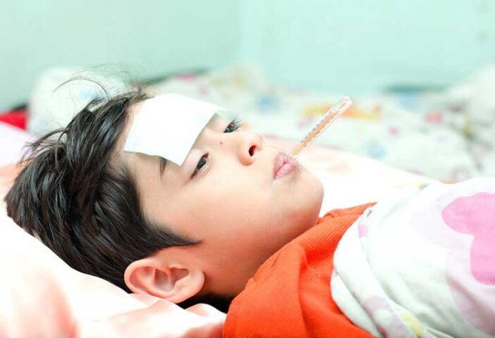 Nguyên nhân và dấu hiệu nhận biết để áp dụng cách hạ sốt tại nhà cho bé