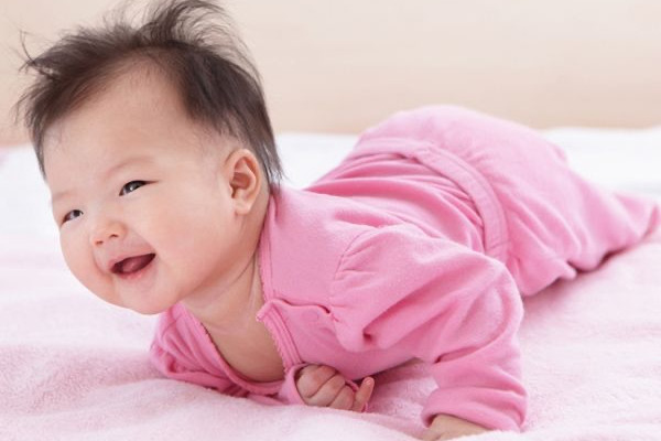 Nguyên tắc mặc đồ cho trẻ sơ sinh mùa đông theo lớp giúp bé ấm áp và thoải mái