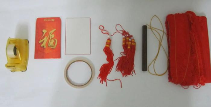 Nguyên vật liệu và dụng cụ cơ bản cho cách làm phong bao lì xì thành lồng đèn