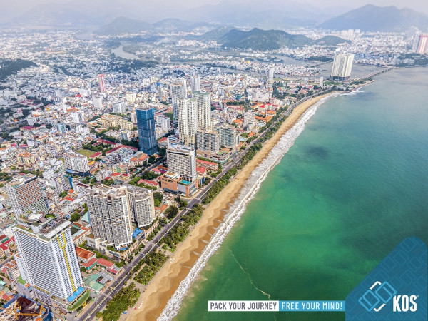 Nha Trang với bãi biển cát trắng, nước trong xanh và hàng dừa thơ mộng, một trong những nơi lý tưởng nên đưa bố mẹ đi du lịch ở đâu để thư giãn