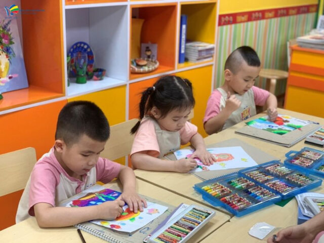 Nhà Văn Hóa Phụ Nữ TP.HCM tự hào mang đến một không gian học tập sáng tạo, được trang bị đầy đủ các vật liệu vẽ.