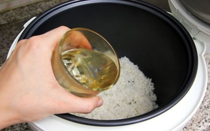 Nồi cơm điện nấu cháo hàu nhừ cho bé