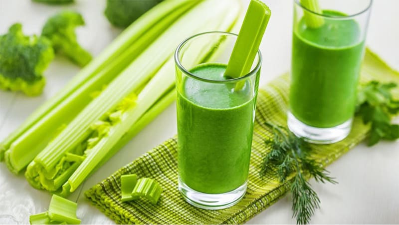 Nước ép cần tây là nước uống giảm cân cho mẹ cho con bú hỗ trợ tiêu hóa và thanh lọc cơ thể