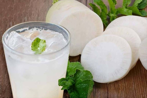 Nước ép củ cải trắng hỗ trợ cầm máu cam và thanh nhiệt cơ thể