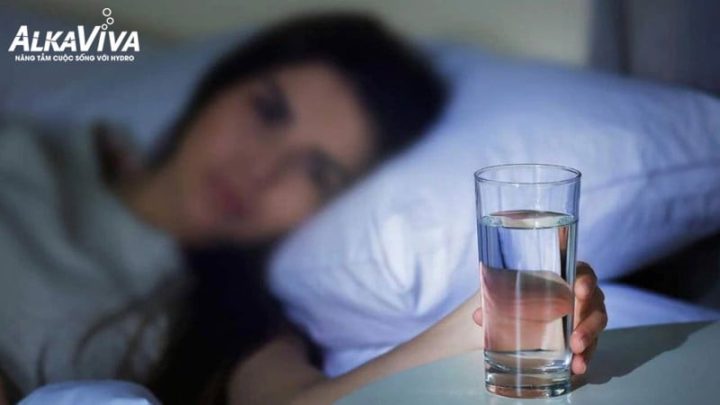 Nước lọc uống trước khi ngủ rất tốt cho sức khỏe và hạn chế chuột rút