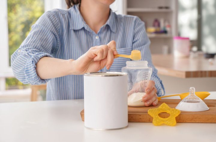 Pha sữa công thức: Nước trước hay sữa trước? Chuẩn xác cho bé