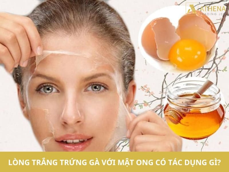 Phụ nữ đang đắp mặt nạ mật ong lòng trắng trứng gà giúp dưỡng ẩm da