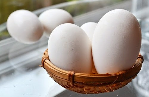 Phụ nữ mang thai tìm hiểu về thời điểm ăn trứng ngỗng