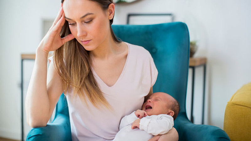 Phụ nữ sau sinh dễ suy nhược nếu bỏ qua kiêng cữ và gánh chịu hậu quả của việc không kiêng cữ sau sinh