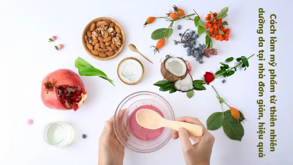 Phụ nữ thực hiện bước rửa mặt đúng cách với sữa rửa mặt từ thiên nhiên