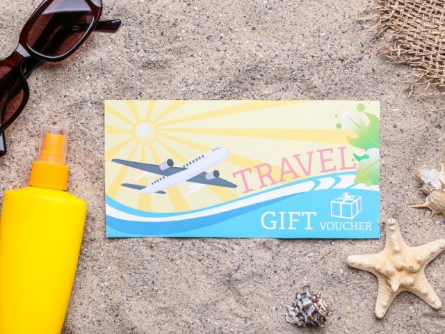 Voucher du lịch - quà tặng con trai sinh nhật khám phá
