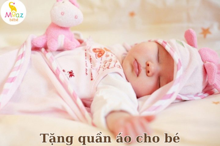 Đầy Tháng Bé Trai Tặng Gì: Gợi Ý Quà Tặng Ý Nghĩa & Thiết Thực Nhất