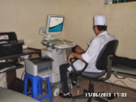 Quang cảnh bên ngoài Phòng Khám Đa Khoa Nhân Việt, tạo ấn tượng chuyên nghiệp và thân thiện