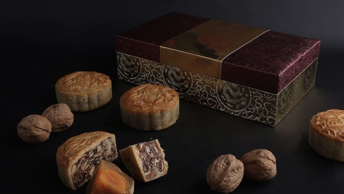 Set quà bánh Trung thu sang trọng đến từ thương hiệu Long Đình