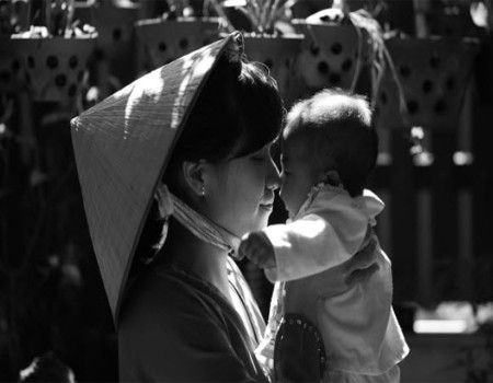 Sự vĩ đại của người mẹ trong ca dao tục ngữ Việt Nam