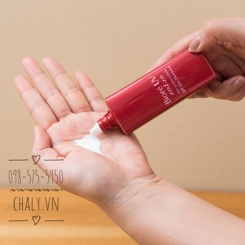 Sữa chống nắng vật lý Biore Athlizm Skin Protect Milk Nhật với texture lỏng nhẹ