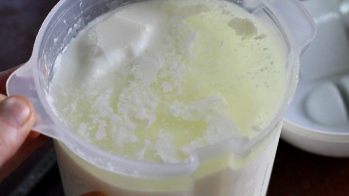 Làm sữa chua bị tách nước: Nguyên nhân và cách khắc phục triệt để