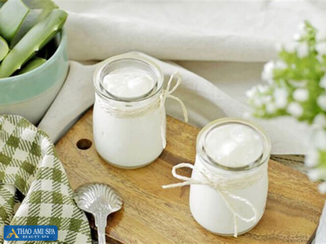 Sữa chua - trị thâm vùng kín hiệu quả